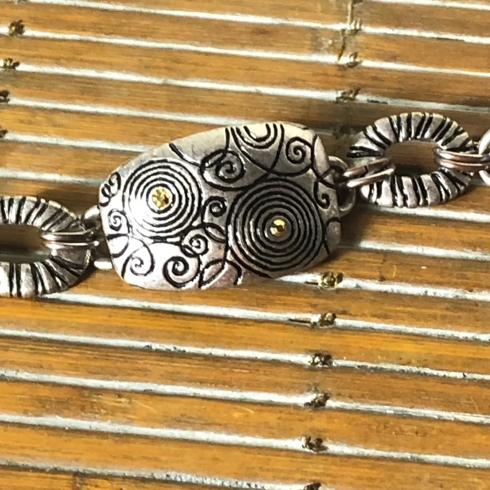 ☀️WEEKEND SALE☀️ Chico’s☀️Chunky etched metal bracelet - Picture 5 of 9